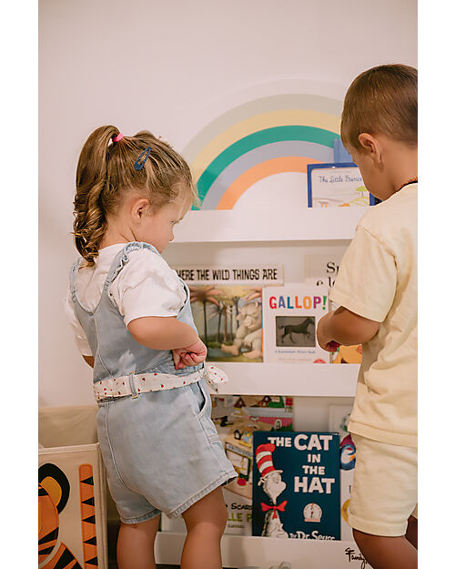 Libreria montessoriana in legno frontale con arcobaleno